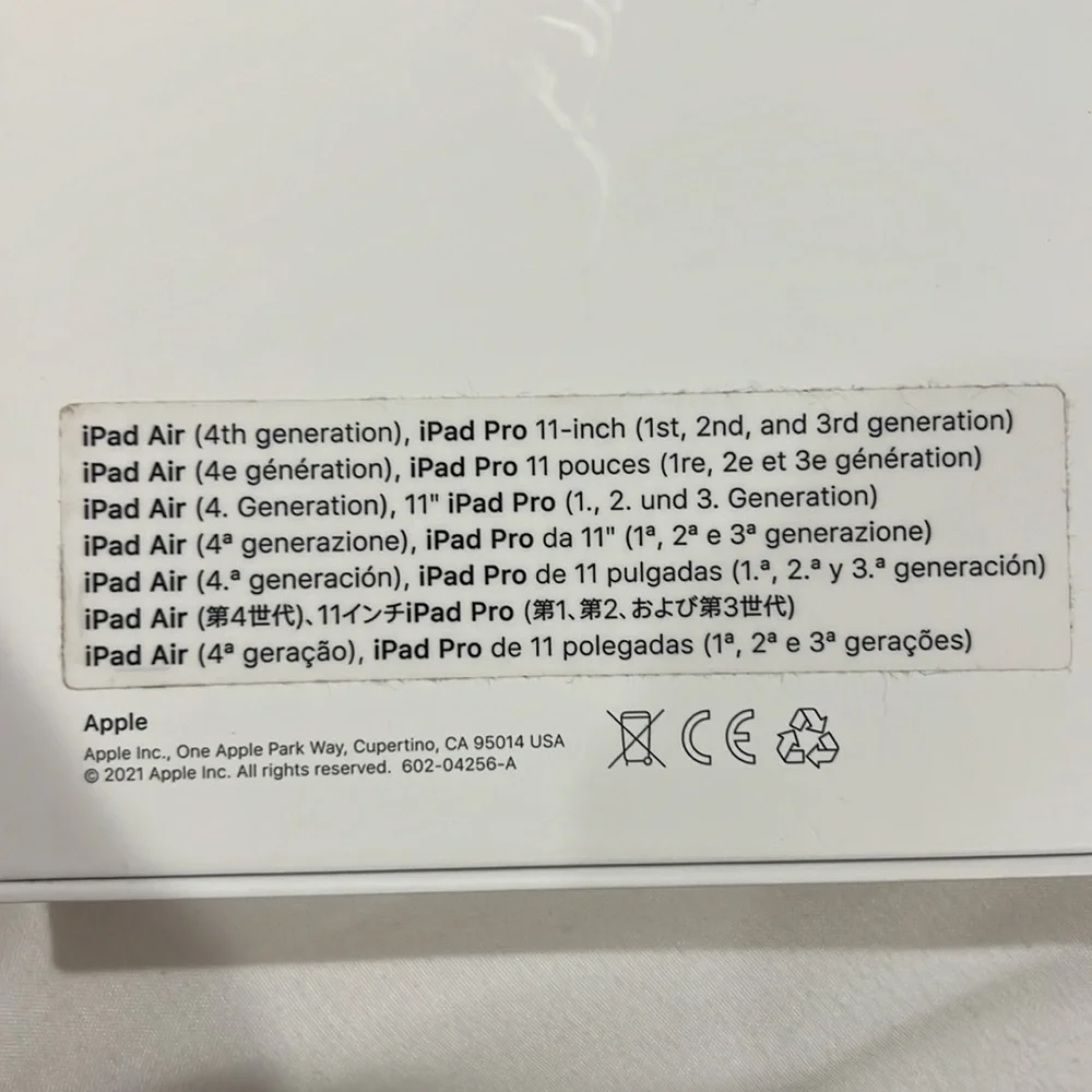 iPad Apple Magic Keyboard white